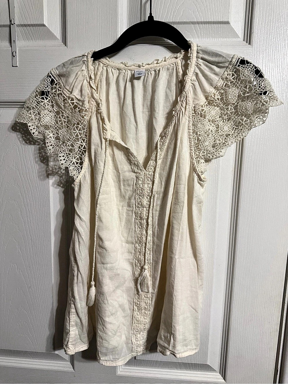 Old Navy Relaxed Tie-Neck Crochet-Lace Sleeve Blouse Lace Sleeve Blouse in White